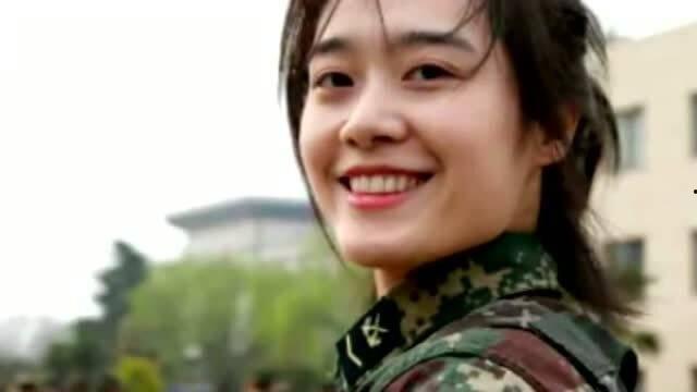 小明星网红甘孜,甘孜风光下的青春风采