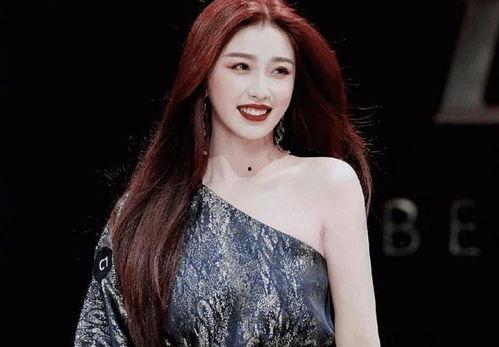 女明星网红现场,现场魅力四射，粉丝尖叫连连