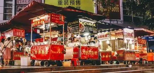 明星网红夜市摆摊,人气爆棚的市井烟火气