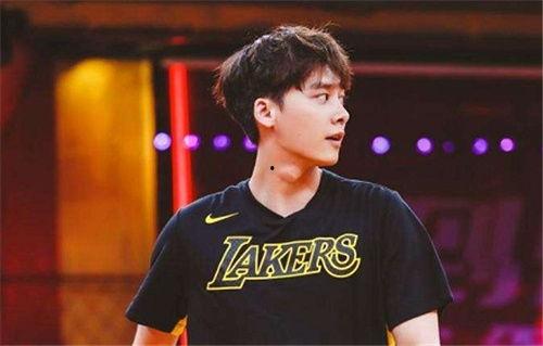 黑瓜吃料网站李易峰,黑瓜吃料网站上的美食探索之旅